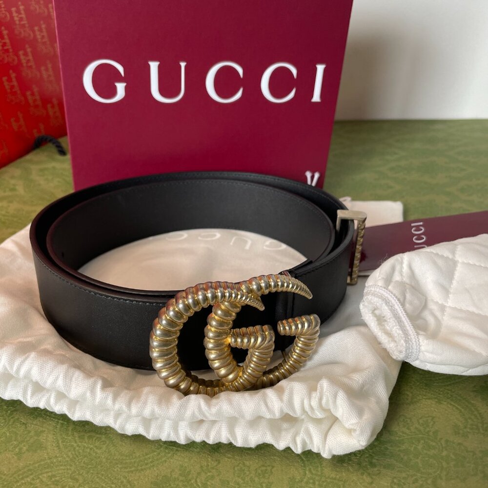 Gucci Black Leather Belt with Decorative GG Buckle